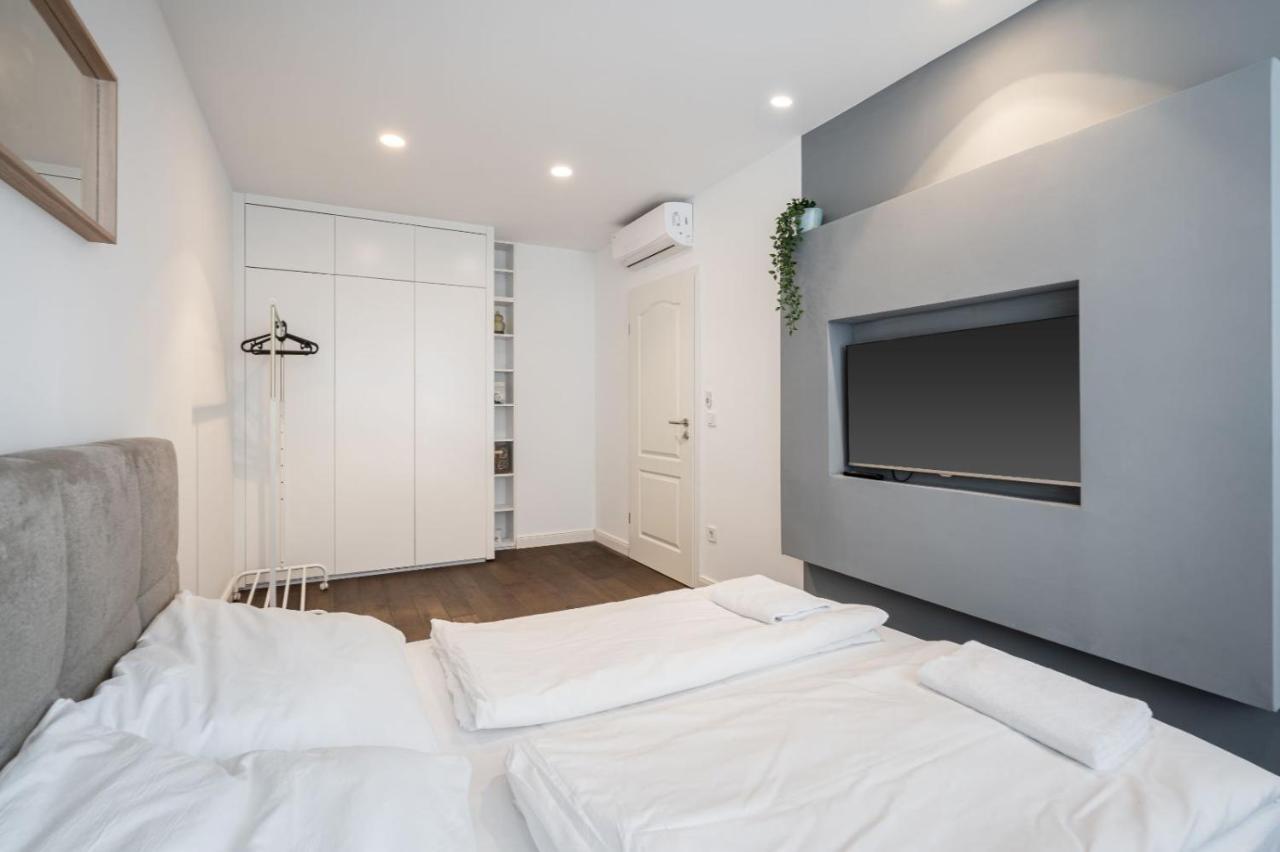 Apartament R42-boutique Apartments, Location By Bqa *