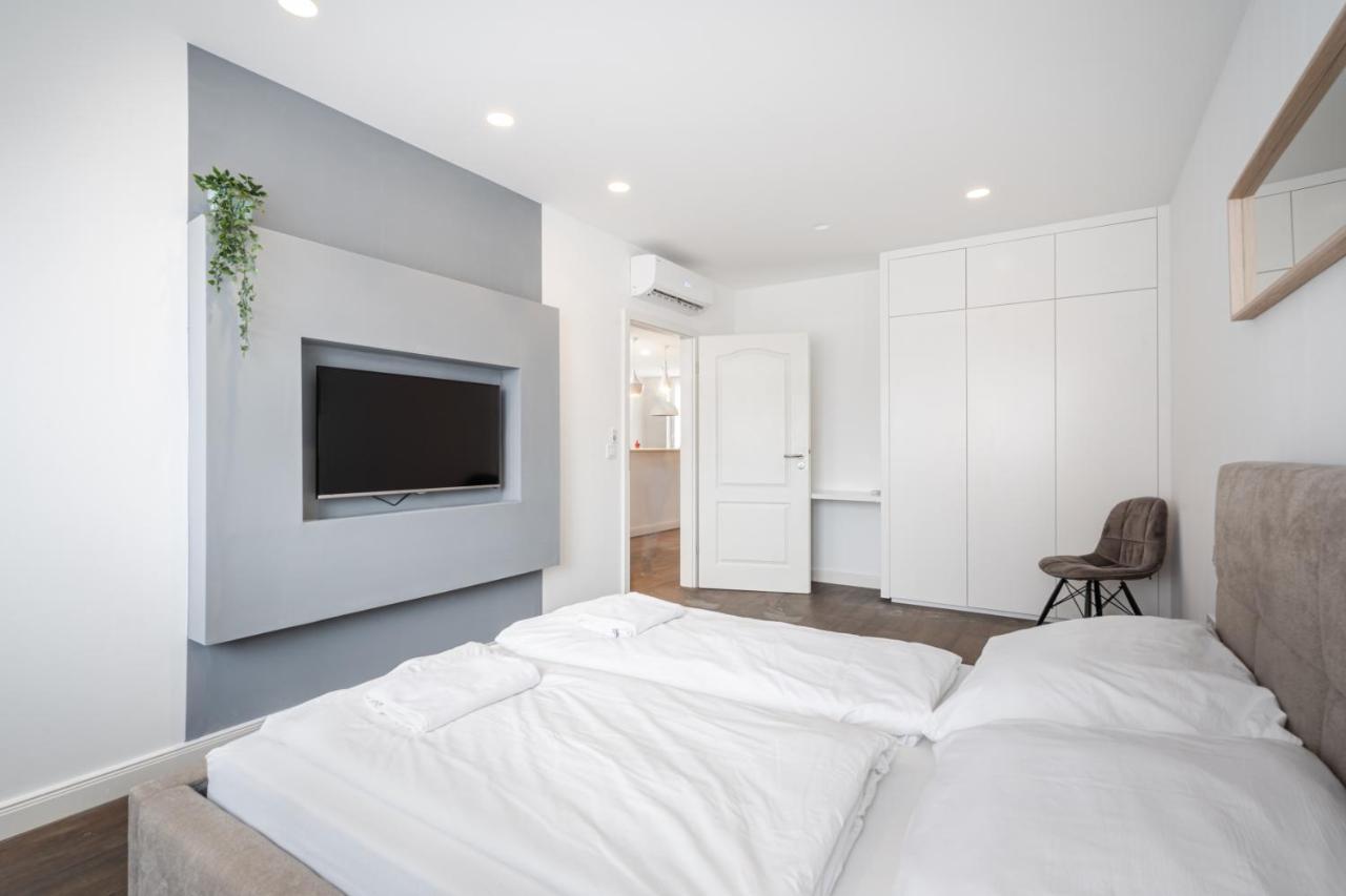 R42-boutique Apartments, Location By Bqa Apartament *
