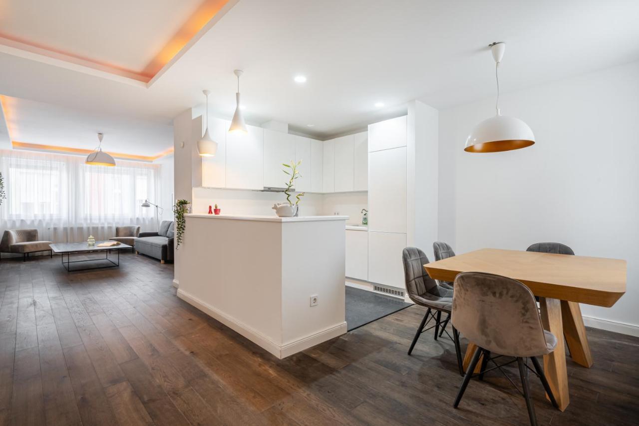 Apartament R42-boutique Apartments, Location By Bqa *